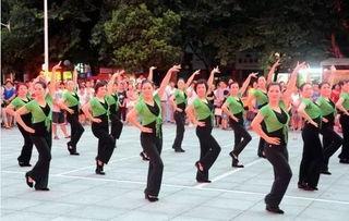 娱乐吃瓜酱广场舞,娱乐吃瓜酱带你领略全民运动风采